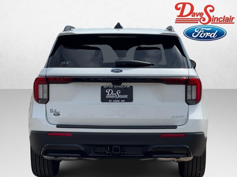Ford Explorer Vehicle Full-screen Gallery Image 08