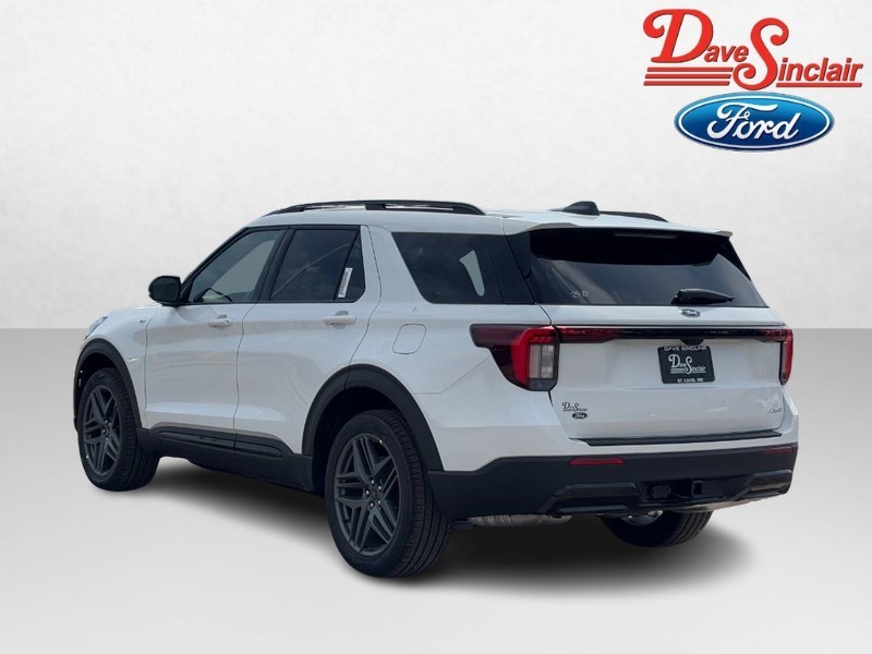 Ford Explorer Vehicle Full-screen Gallery Image 09