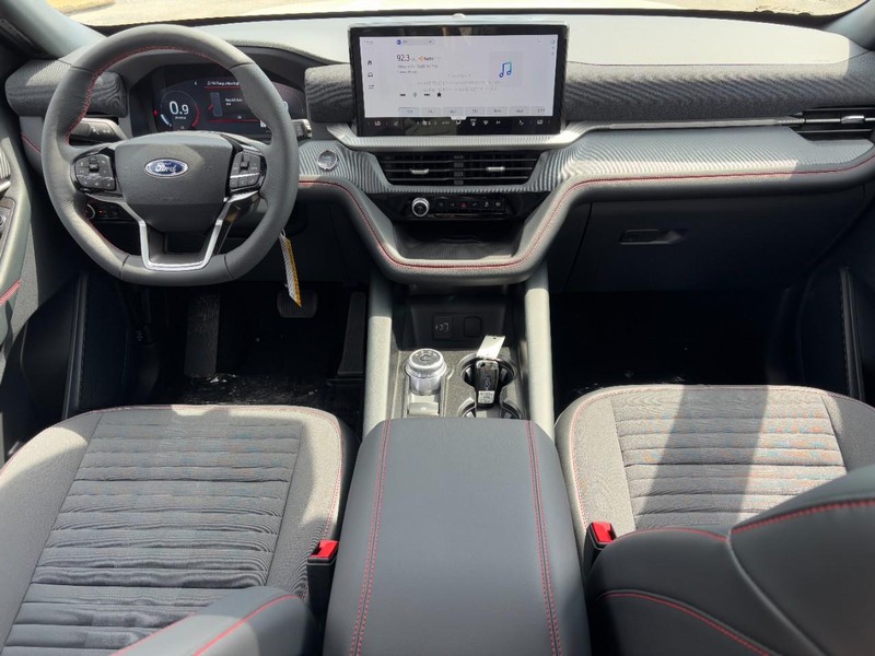 Ford Explorer Vehicle Full-screen Gallery Image 14