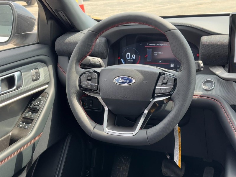 Ford Explorer Vehicle Full-screen Gallery Image 15