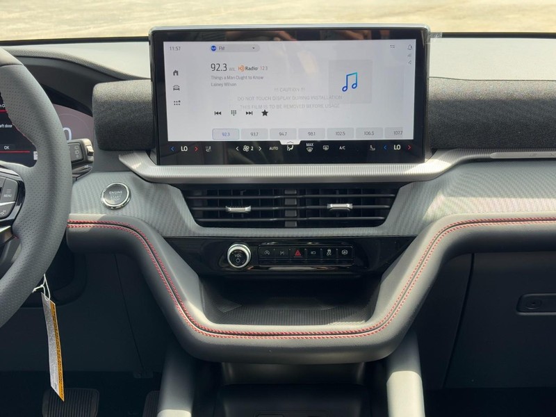 Ford Explorer Vehicle Full-screen Gallery Image 16