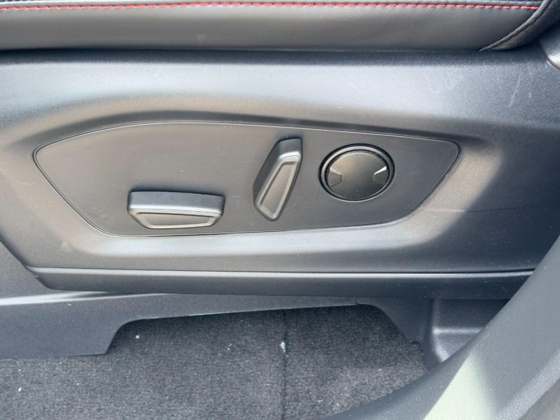Ford Explorer Vehicle Full-screen Gallery Image 18