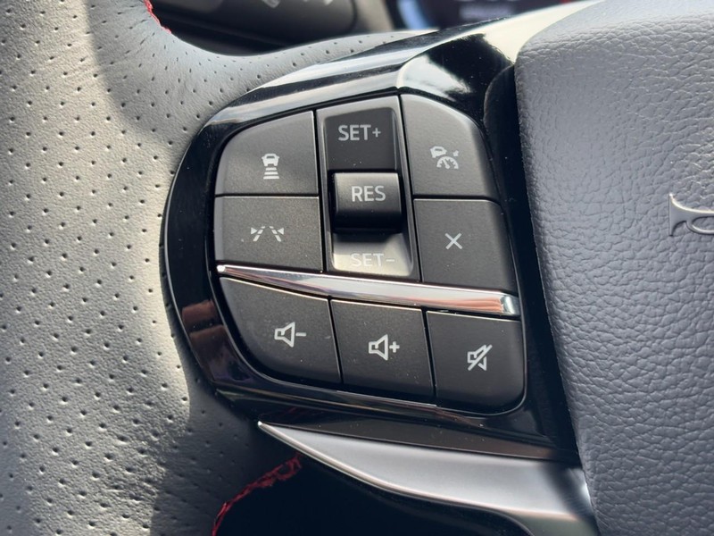 Ford Explorer Vehicle Full-screen Gallery Image 20