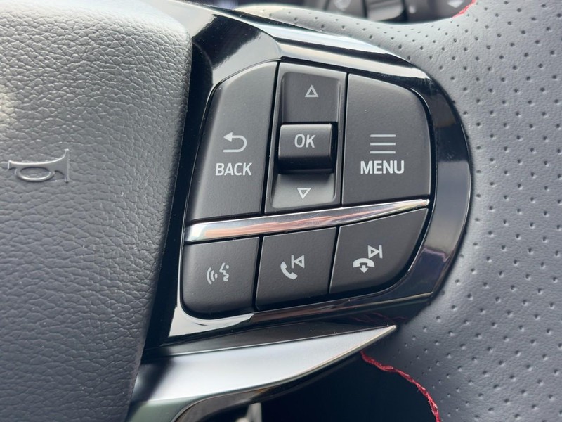 Ford Explorer Vehicle Full-screen Gallery Image 21
