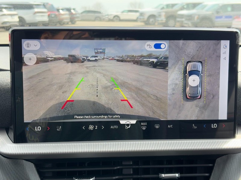 Ford Explorer Vehicle Full-screen Gallery Image 24