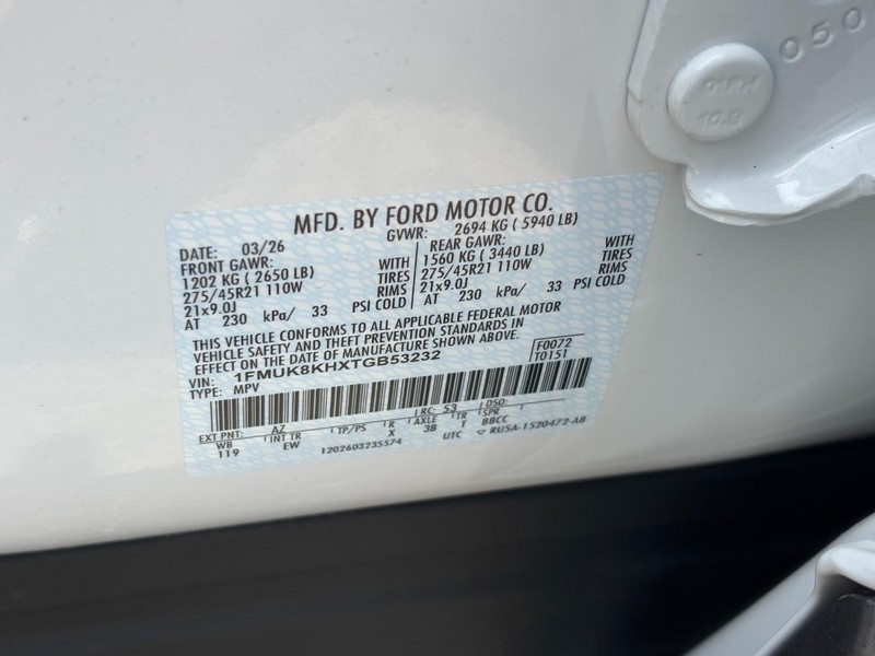 Ford Explorer Vehicle Full-screen Gallery Image 26