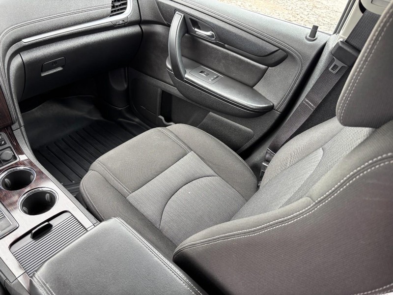 Chevrolet Traverse Vehicle Image 16