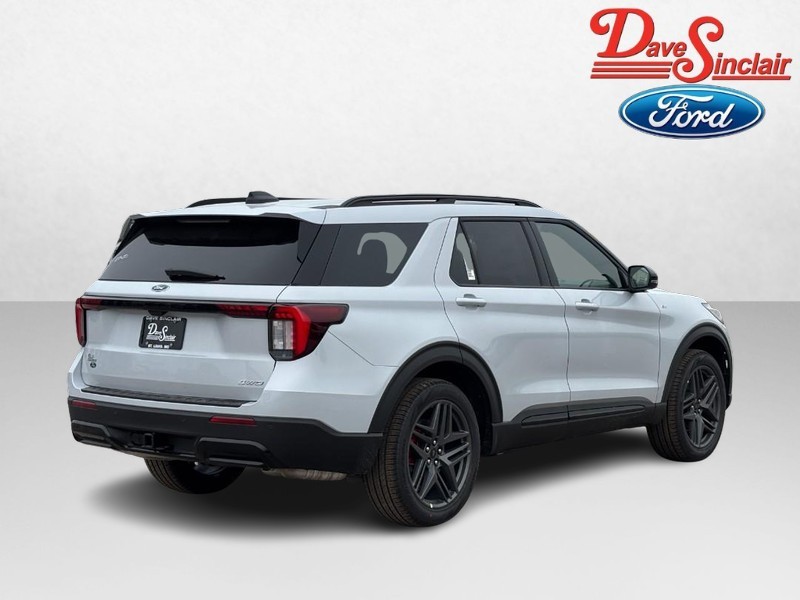 Ford Explorer Vehicle Image 07