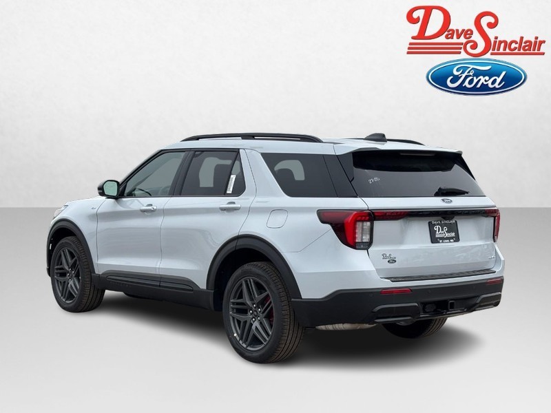 Ford Explorer Vehicle Image 09