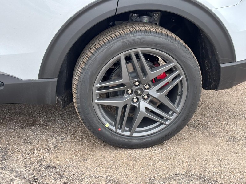 Ford Explorer Vehicle Image 11