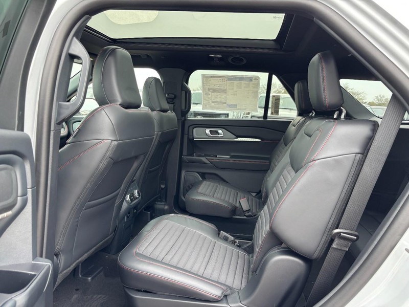 Ford Explorer Vehicle Image 13