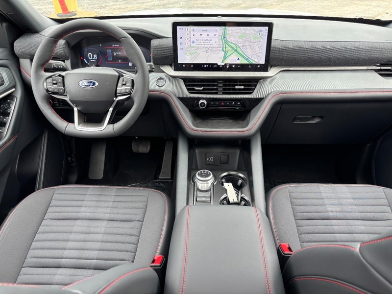 Ford Explorer Vehicle Image 15