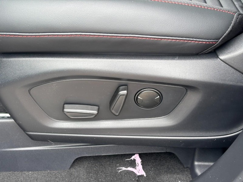 Ford Explorer Vehicle Image 17