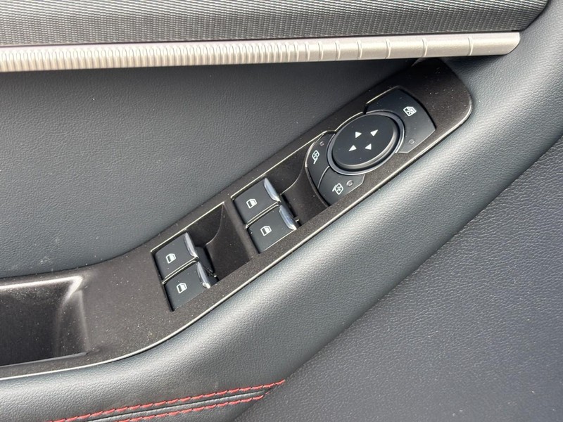 Ford Explorer Vehicle Image 18