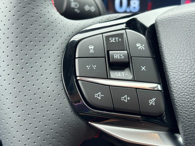 Ford Explorer Vehicle Image 19