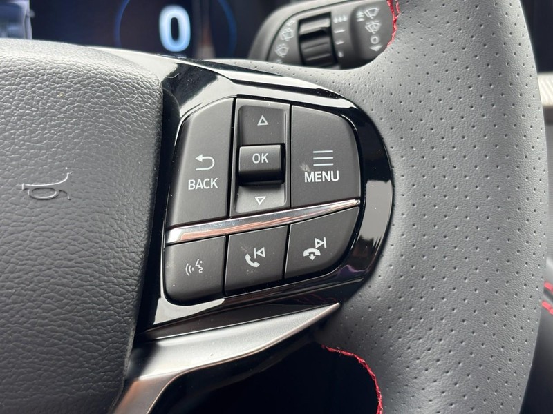 Ford Explorer Vehicle Image 20