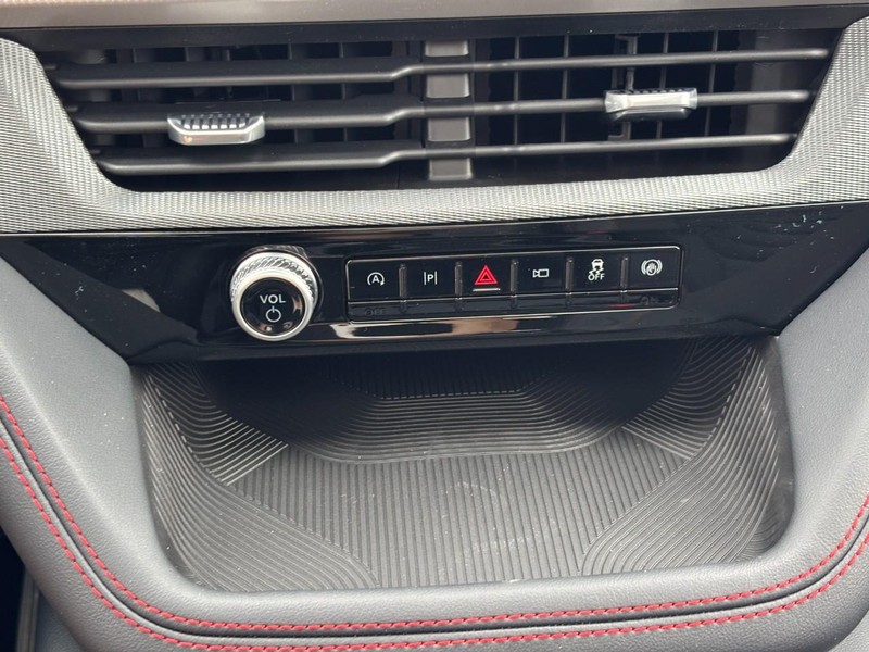 Ford Explorer Vehicle Image 24