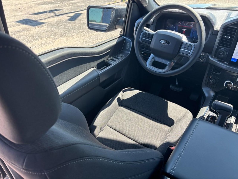Ford F-150 Vehicle Full-screen Gallery Image 13