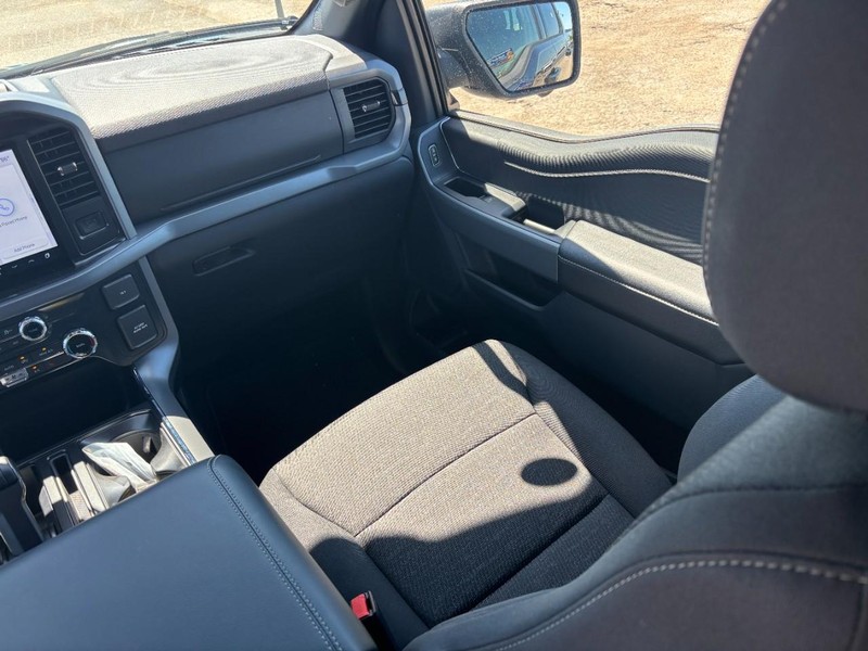 Ford F-150 Vehicle Full-screen Gallery Image 15