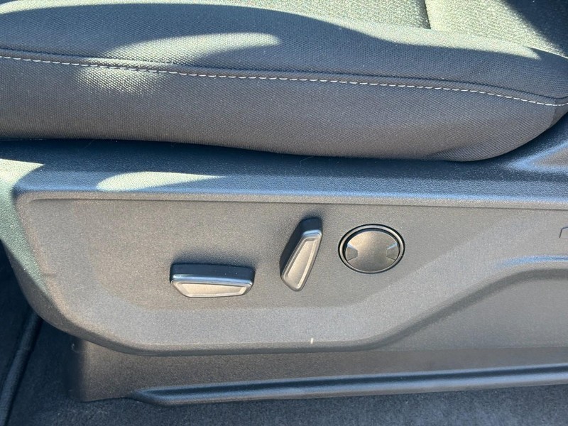 Ford F-150 Vehicle Full-screen Gallery Image 16