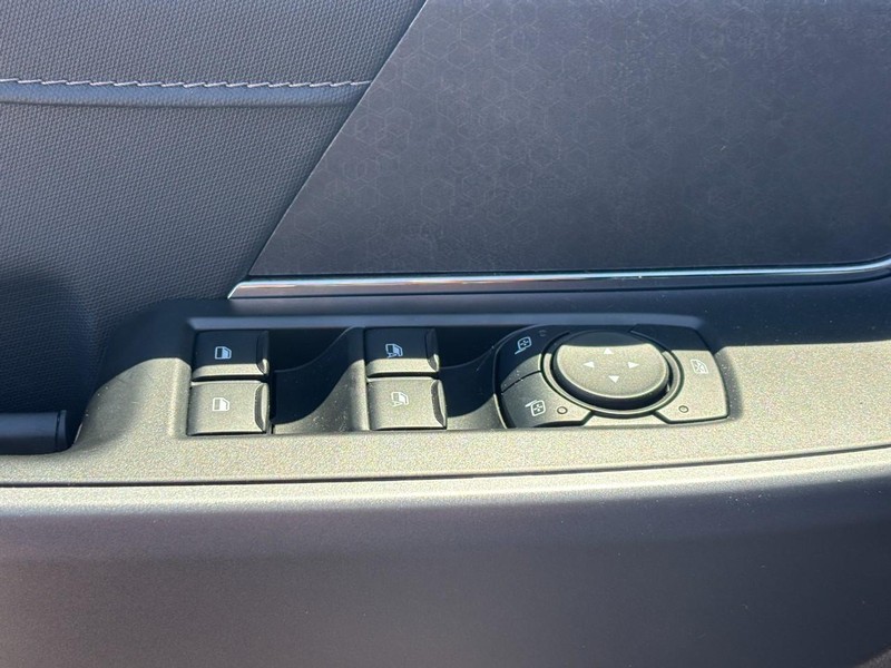 Ford F-150 Vehicle Full-screen Gallery Image 17
