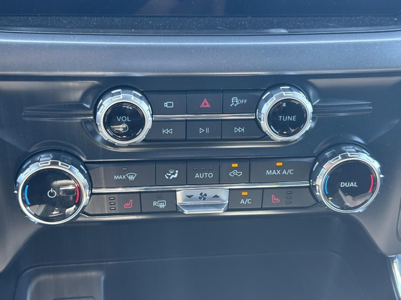 Ford F-150 Vehicle Full-screen Gallery Image 25