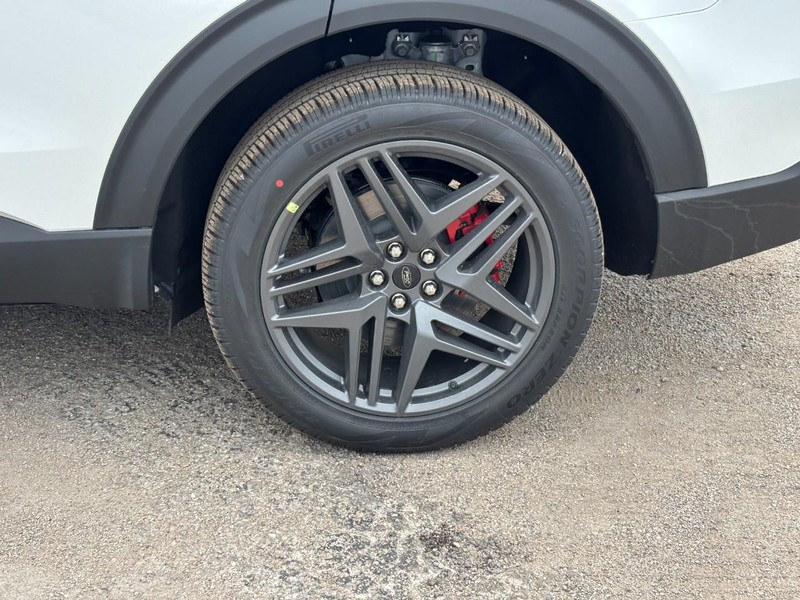 Ford Explorer Vehicle Image 11