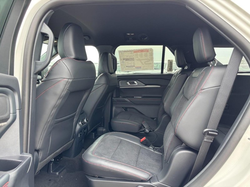 Ford Explorer Vehicle Image 13