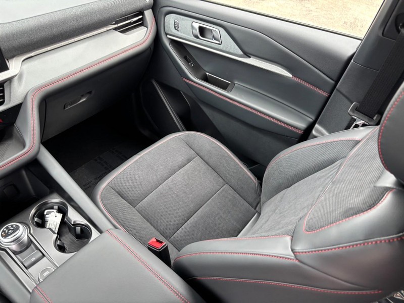 Ford Explorer Vehicle Image 16