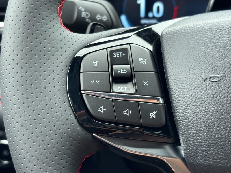 Ford Explorer Vehicle Image 19