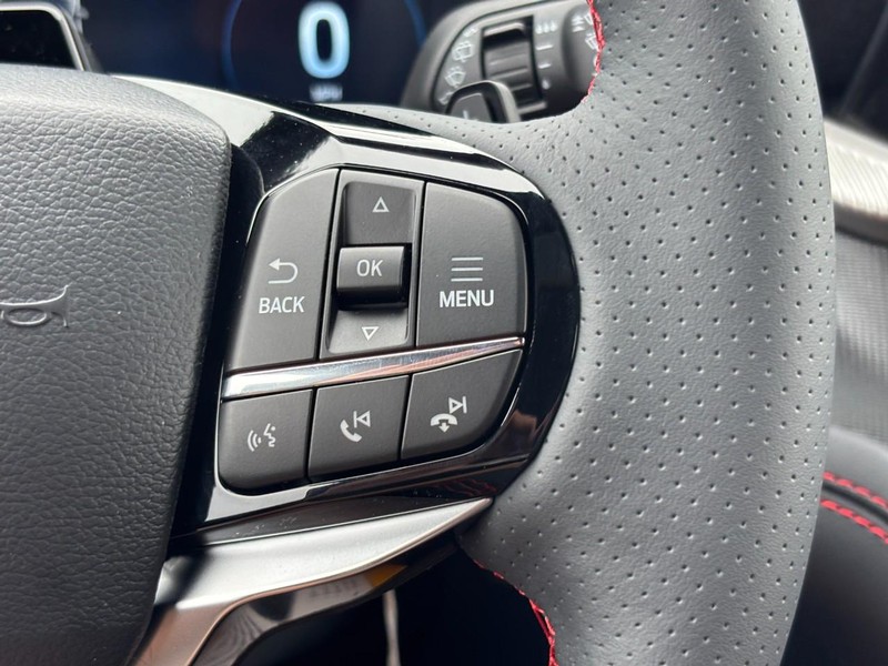 Ford Explorer Vehicle Image 20