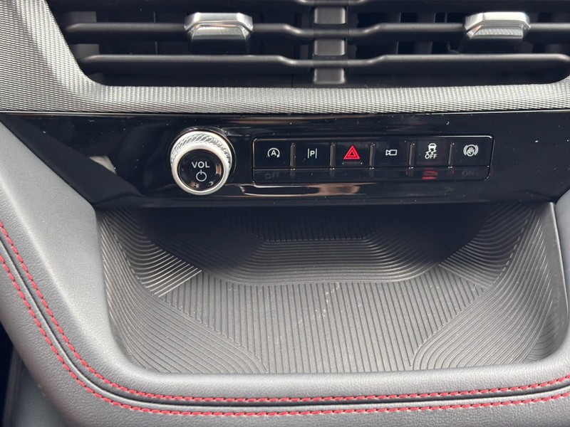 Ford Explorer Vehicle Image 24