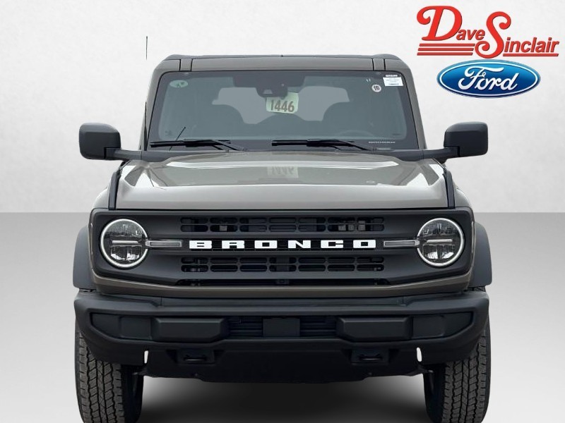 Ford Bronco Vehicle Full-screen Gallery Image 02