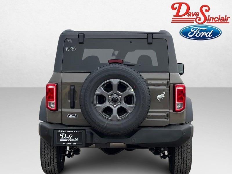 Ford Bronco Vehicle Full-screen Gallery Image 08