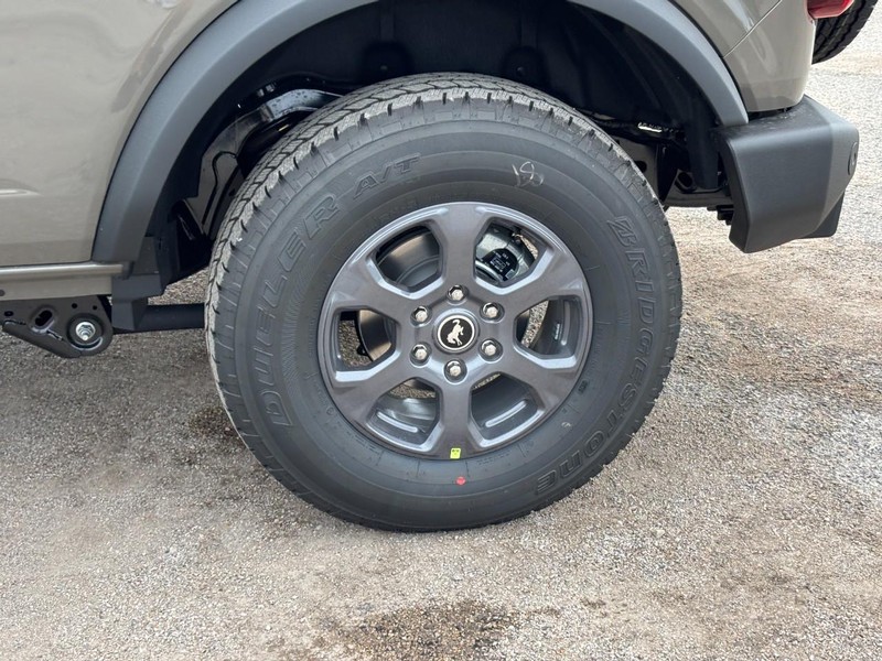 Ford Bronco Vehicle Full-screen Gallery Image 11