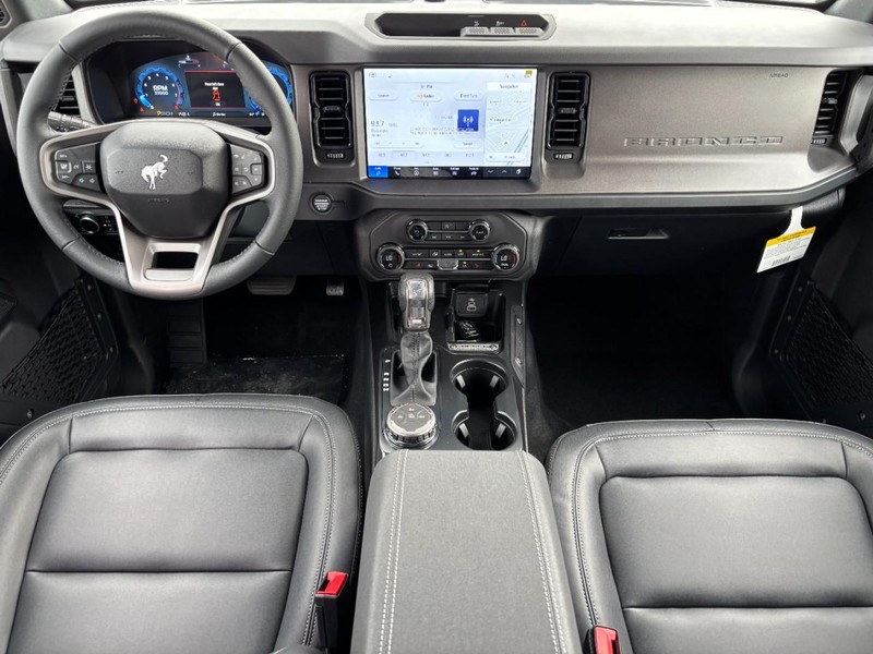 Ford Bronco Vehicle Full-screen Gallery Image 14