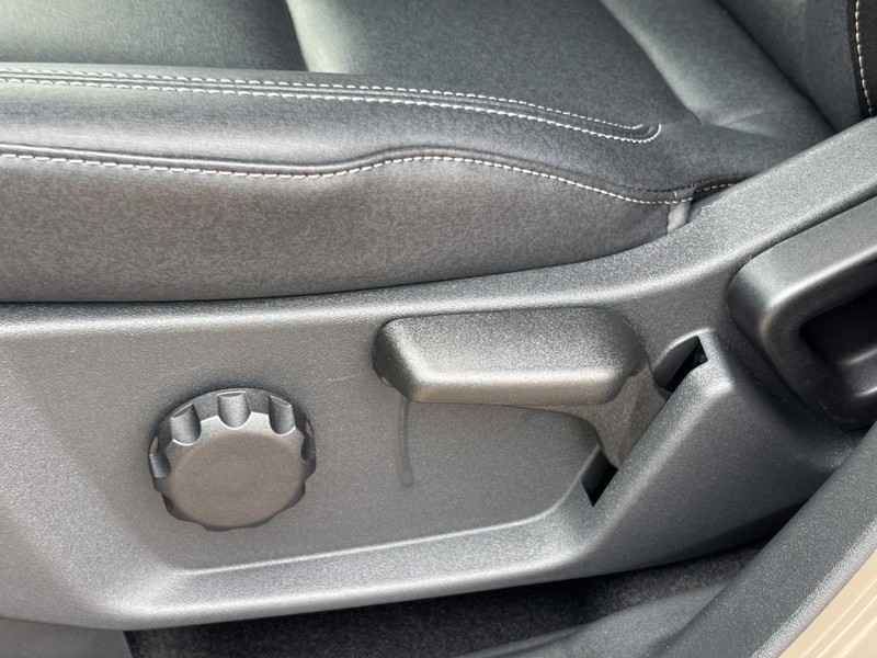 Ford Bronco Vehicle Full-screen Gallery Image 16