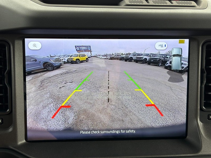 Ford Bronco Vehicle Full-screen Gallery Image 21