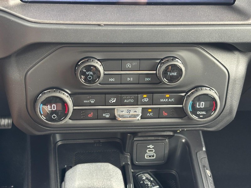 Ford Bronco Vehicle Full-screen Gallery Image 22