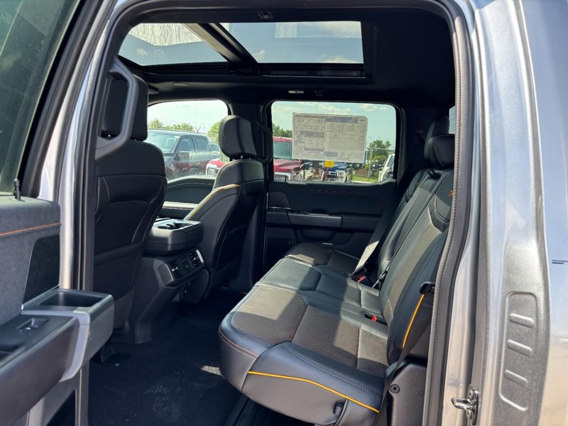 Ford F-150 Vehicle Full-screen Gallery Image 12
