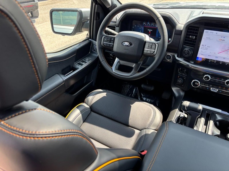 Ford F-150 Vehicle Full-screen Gallery Image 13