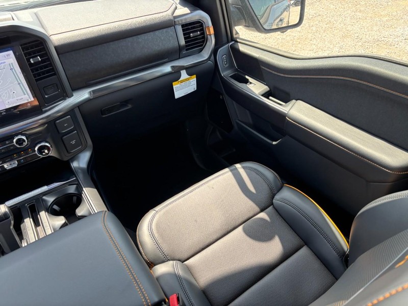 Ford F-150 Vehicle Full-screen Gallery Image 15