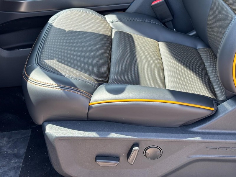 Ford F-150 Vehicle Full-screen Gallery Image 16