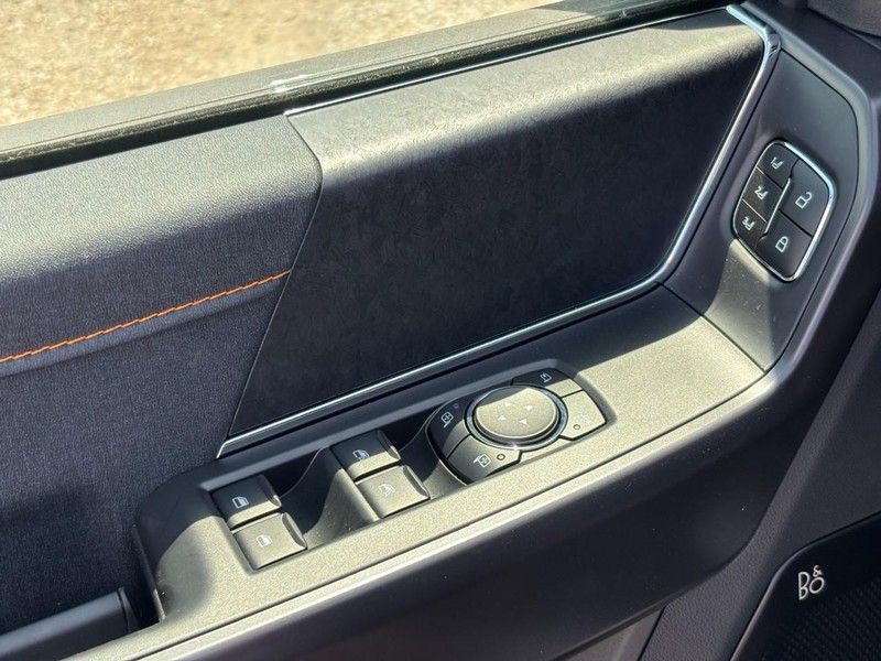 Ford F-150 Vehicle Full-screen Gallery Image 17