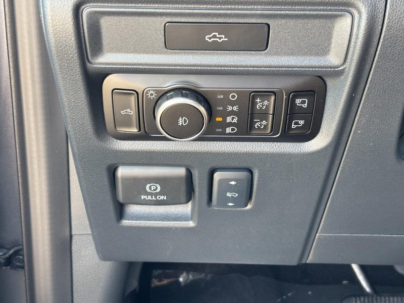 Ford F-150 Vehicle Full-screen Gallery Image 18