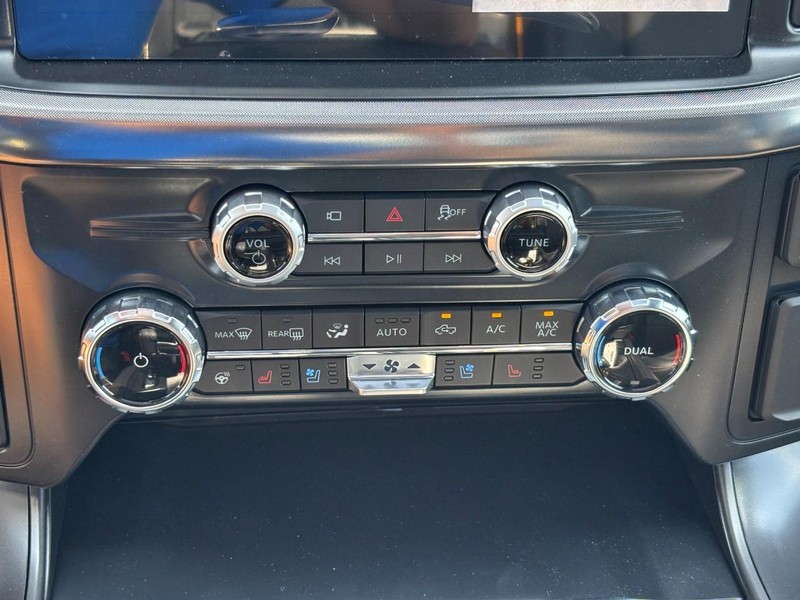 Ford F-150 Vehicle Full-screen Gallery Image 25
