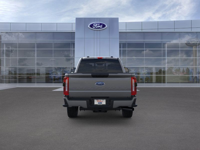 Ford Super Duty F-250 SRW Vehicle Full-screen Gallery Image 07