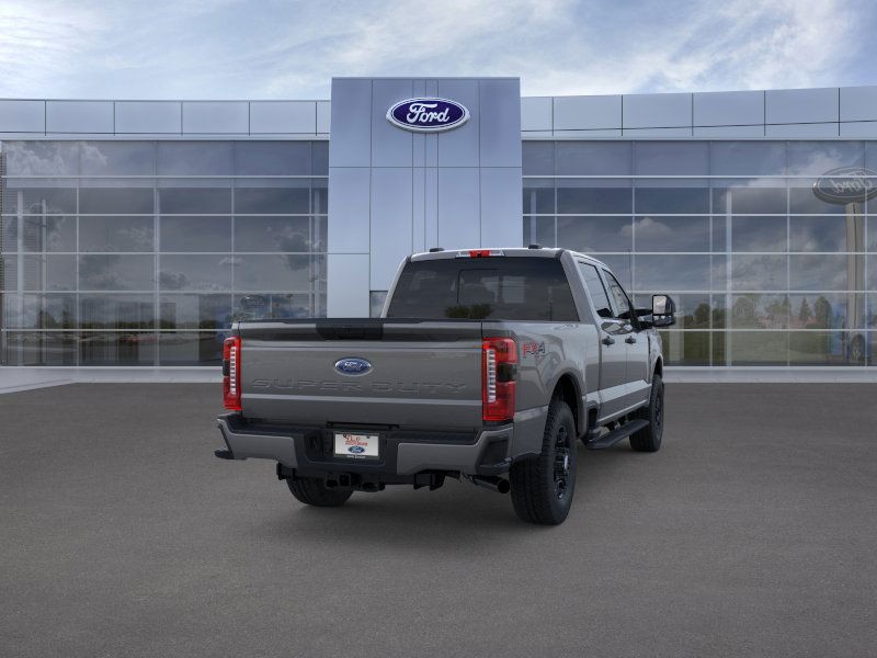 Ford Super Duty F-250 SRW Vehicle Full-screen Gallery Image 10