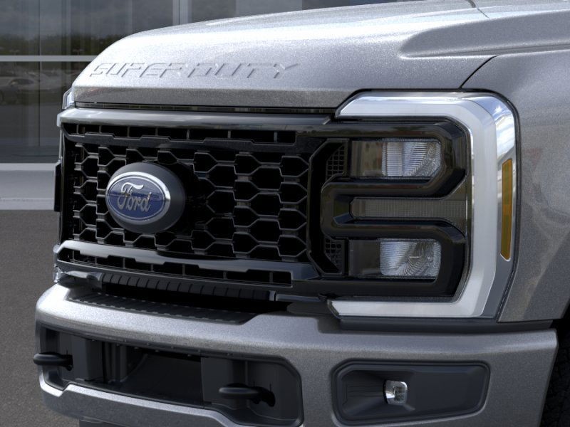 Ford Super Duty F-250 SRW Vehicle Full-screen Gallery Image 19