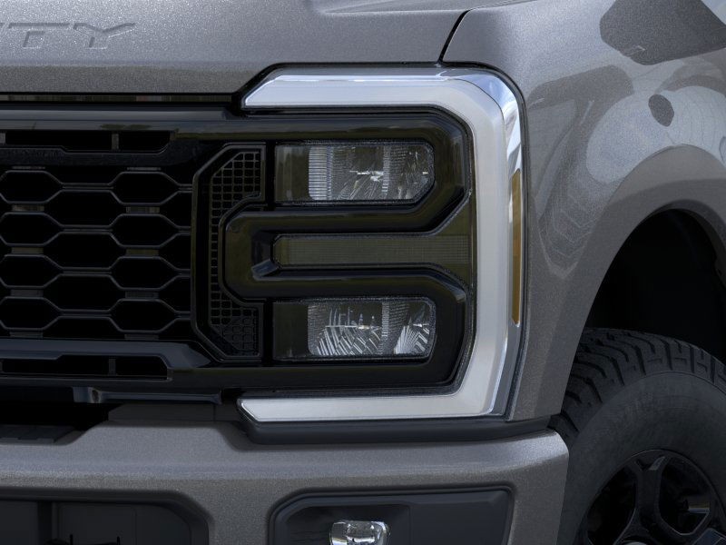 Ford Super Duty F-250 SRW Vehicle Full-screen Gallery Image 20